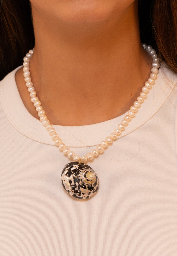 Pearls & Maxi Shell Necklace